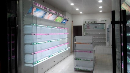 宿遷宿達(dá) 化妝品展柜、個(gè)人護(hù)膚背柜與屈臣氏貨柜批發(fā)定制專家